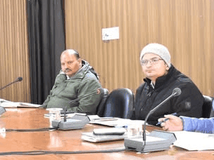 Image for जिलाधिकारी चमोली ने यात्रा से जुड़े विभागीय अधिकारियों की ली बैठक