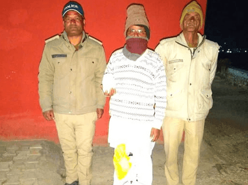 अल्मोड़ा पुलिस ने 72 पव्वे अवैध देशी शराब के साथ अभियुक्त किया गिरफ्तार