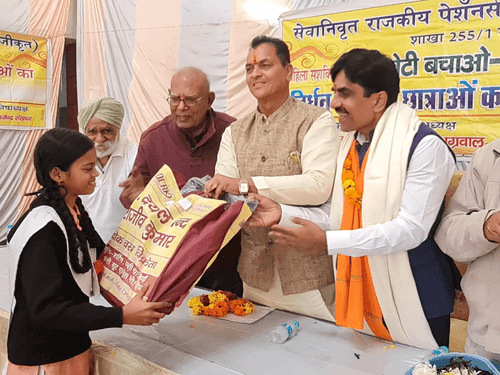 Image for Cabinet Minister Premchand Aggarwal honored meritorious students