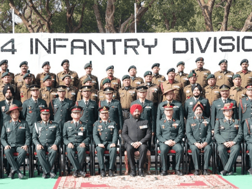 Image for Governor Gurmit Singh met the soldiers of Golden Key Division