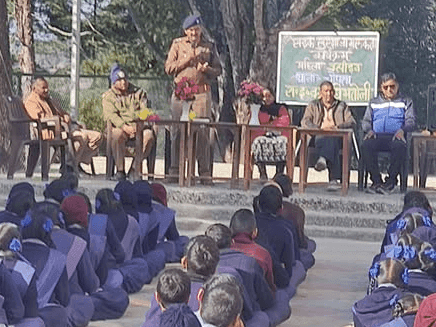 Image for रूद्रप्रयाग पुलिस ने सड़क सुरक्षा माह के दौरान छात्र-छात्राओं को किया जागरूक