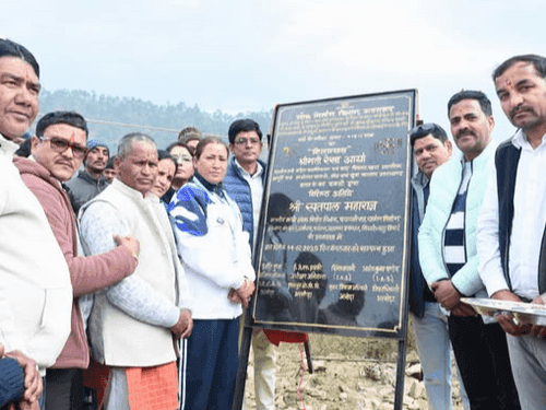 कैबिनेट मंत्री रेखा आर्या ने सड़क के डामरीकरण और मेन्टेनन्स कार्य का किया शुभारम्भ