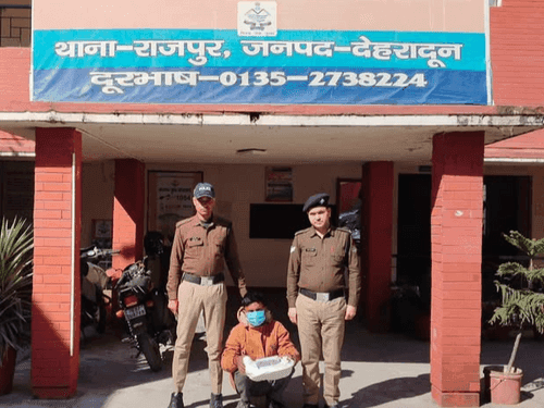 Image for Accused arrested with stolen goods and cash