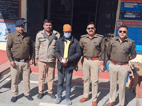 Image for Champawat Police arrested smuggler with illegal smack