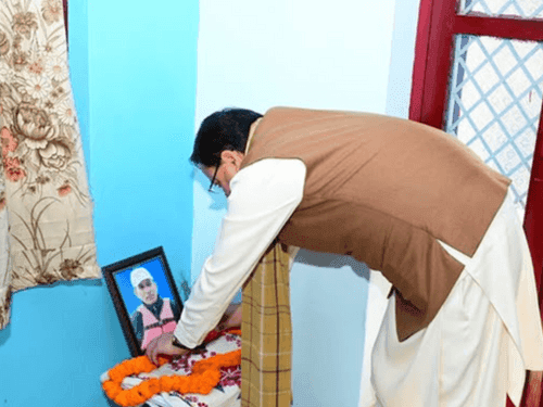 Image for सीएम धामी ने स्व0 मंजुल मांजिला जी को अर्पित किया श्रद्धा सुमन