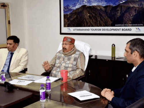Image for कैबिनेट मंत्री सतपाल महाराज ने पर्यटन अधिकारियों के साथ की बैठक