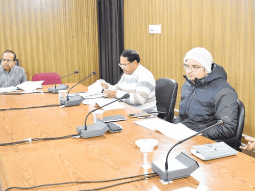 जिलाधिकारी संदीप तिवारी ने की संचालित कार्यो की प्रगति की समीक्षा