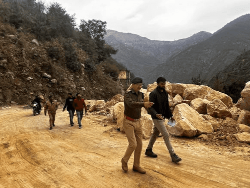Image for अधिकारियों द्वारा यात्रा मार्गों का किया गया निरीक्षण