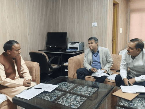 Image for कैबिनेट मंत्री डाॅ0 धन सिंह रावत ने लोक निर्माण विभाग की ली बैठक