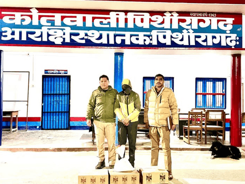 Image for पिथौरागढ़ पुलिस ने तीन पेटी अवैध अंग्रेजी शराब के साथ अभियुक्त किया गिरफ्तार