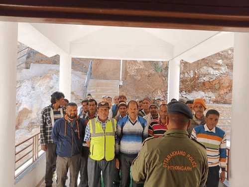 Image for जनपद पिथौरागढ़ पुलिस ने ग्राम प्रहरियों के साथ की बैठक