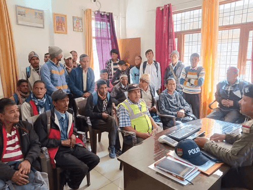 Image for जनपद पिथौरागढ़ पुलिस ने ग्राम प्रहरियों के साथ की बैठक