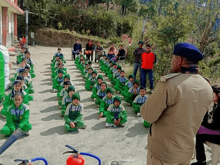 Image for अल्मोड़ा पुलिस द्वारा स्कूल में जागरुकता कार्यक्रम का किया गया आयोजन