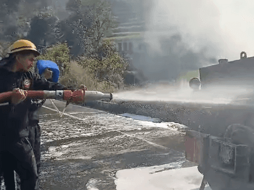 Image for Fire broke out in roller, Fire Service Rudraprayag brought the fire under control