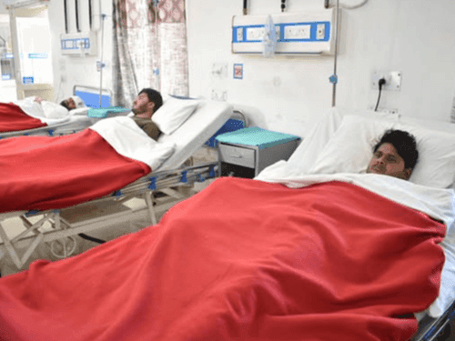 हिमस्खलन की चपेट में आए श्रमिकों का चल रहा है उपचार