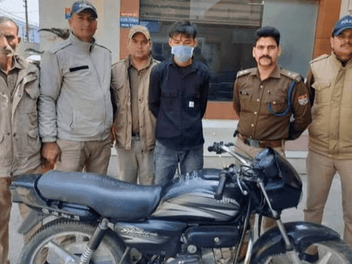 Image for चोरी की मोटरसाइकिल के साथ अभियुक्त गिरफ्तार