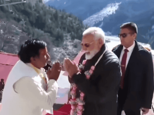 Image for PM Modi worshiped Mother Ganga in Mukhwa