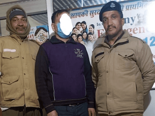Image for दुकान में बिना लाइसेंस के शराब परोसने पर आरोपी गिरफ्तार