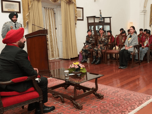 Image for मणिपुर के टेंग्नौपाल जिले के बच्चों ने राज्यपाल गुरमीत सिंह से की भेंट