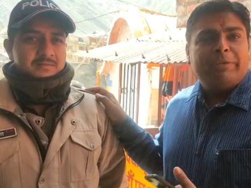पुलिसकर्मीयों की सेवा से प्रसन्न है श्रद्धालु