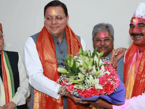 पारंपरिक होली मिलन समारोह में सम्मिलित हुए सीएम धामी