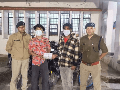 मोबाइल व नगदी छीनने की घटना को अंजाम देने वाले 02 अभियुक्त गिरफ्तार
