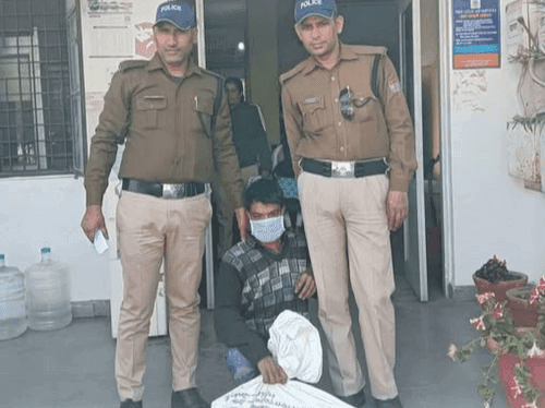 Image for Dehradun Police arrested the accused with stolen goods