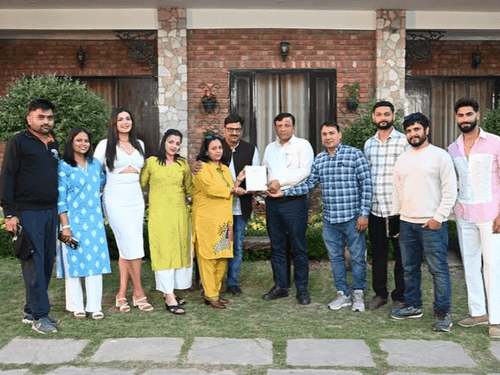 Image for नवीनतम म्यूजिक वीडियो ‘कमाल करदे हो’ की शूटिंग का हुआ शुभारंभ