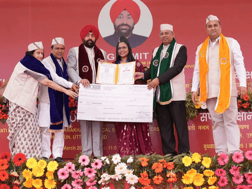 राज्यपाल गुरमीत सिंह ने विद्यार्थियों को प्रदान की उपाधियाँ