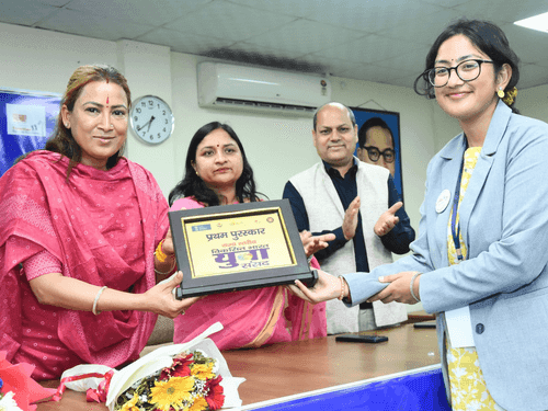 Image for राज्य स्तरीय युवा संसद प्रतियोगिता के विजेताओं को किया गया सम्मानित