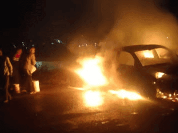 कार में लगी भीषण आग पर जनपद अल्मोड़ा पुलिस ने पाया काबू