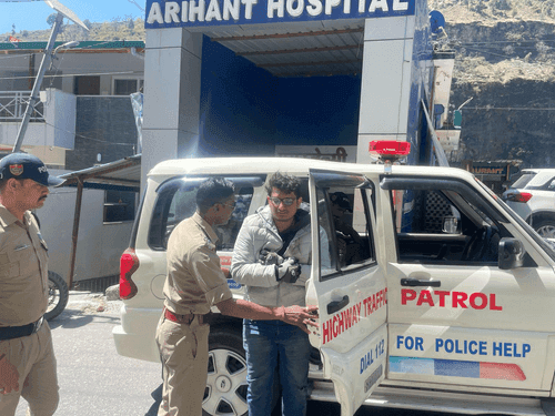 Image for Uttarakhand Police became an angel for the injured bike rider
