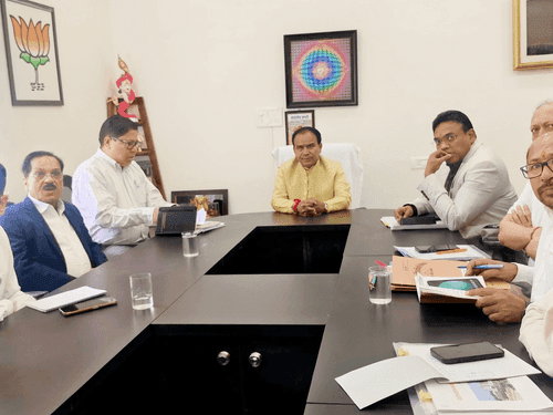 स्वास्थ्य मंत्री डाॅ0 रावत ने चिकित्सा शिक्षा विभाग की ली समीक्षा बैठक