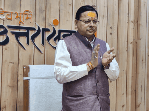 Image for सीएम धामी और केंद्रीय राज्य मंत्री ने टनकपुर-दौराई एक्सप्रेस को दिखाई हरी झंडी