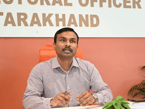 अपर मुख्य निर्वाचन अधिकारी ने अधिकारियों संग की समीक्षा बैठक