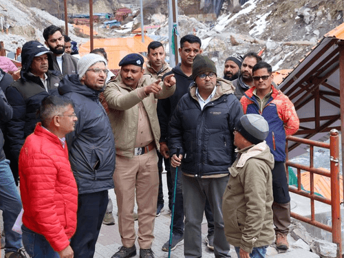 Image for The district administration team inspected Badrinath Dham and the travel route