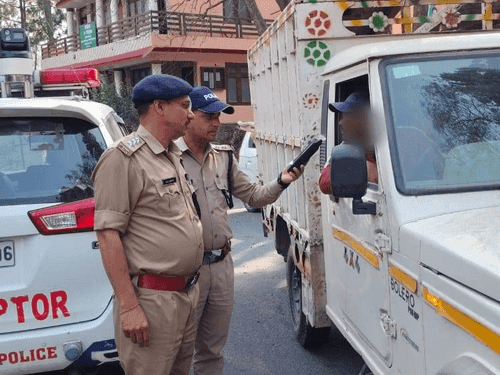 अल्मोड़ा पुलिस द्वारा चलाया गया सघन चैकिंग अभियान