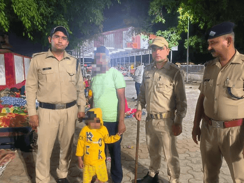 Image for GRP handed over the lost child to his family