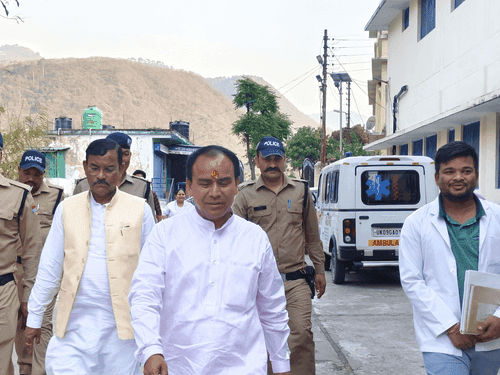 Image for स्वास्थ्य मंत्री डाॅ0 रावत ने सामुदायिक स्वास्थ्य केंद्र देवप्रयाग का किया निरीक्षण