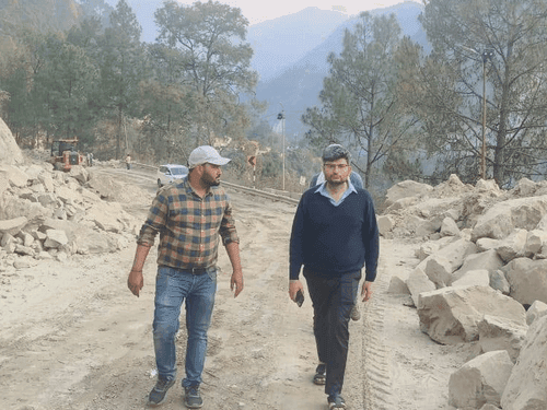डीएम चमोली ने कमेड़ा से चमोली तक बदरीनाथ हाईवे का किया निरीक्षण