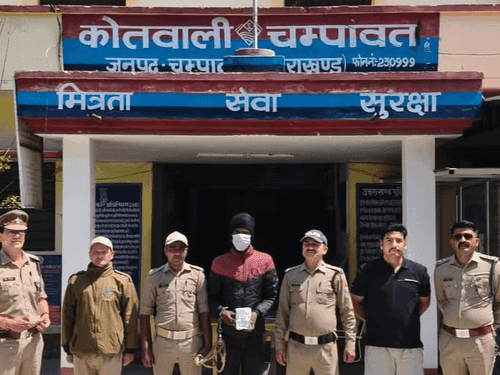 Image for Champawat Police arrested smuggler with illegal smack