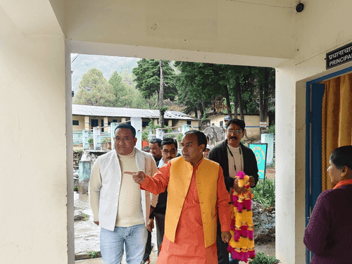 शिक्षा मंत्री डाॅ0 रावत ने राजकीय इंटर कॉलेज आगरचट्टी का किया निरीक्षण