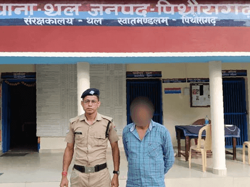Image for दुकान की आड़ में अवैध रूप से शराब परोसने पर अभियुक्त गिरफ्तार