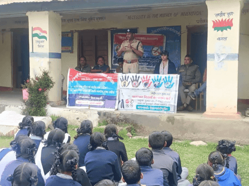 थराली पुलिस द्वारा जागरूकता कार्यक्रम का किया गया आयोजन