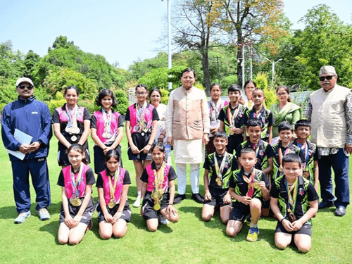 Image for The team that won the gold medal in the table tennis competition met CM Dhami