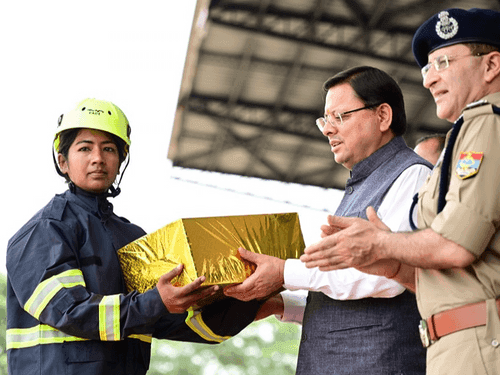 Image for सीएम धामी ने पुलिस लाइन, देहरादून में आयोजित कार्यक्रम में किया प्रतिभाग