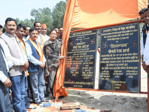 कैबिनेट मंत्री रेखा आर्या ने ग्राम पंचायत भनरगांव में खेल मैदान का किया लोकार्पण
