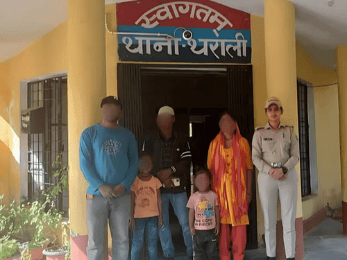 लापता महिला और उनके बच्चों को चमोली पुलिस ने किया परिजनों के सुपुर्द