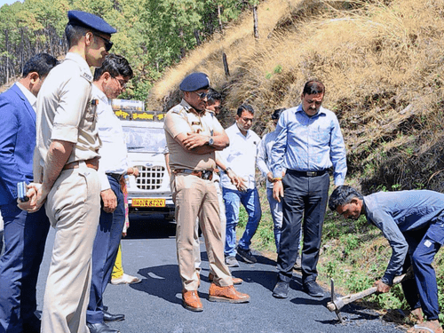 Image for आयुक्त गढ़वाल ने की विभिन्न विकास योजनाओं की समीक्षा