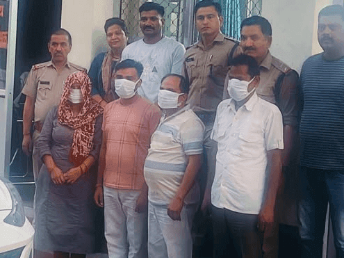 Image for Four accused arrested for stealing gold from jewelers